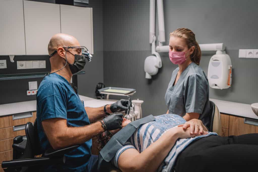 Problémy se zubními implantáty? V Kittler Dent Liberec řešíme i to, co jiní nevidí
